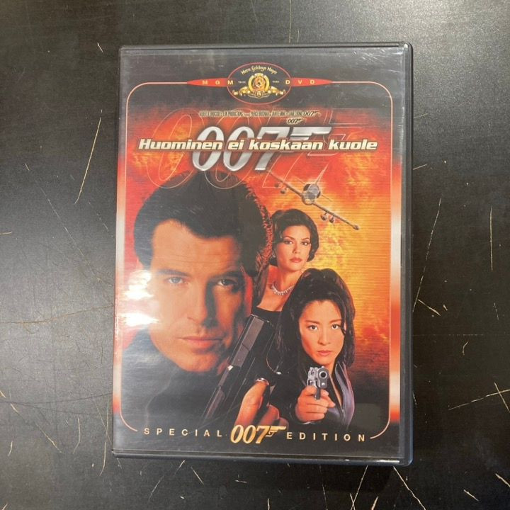 007 Huominen ei koskaan kuole (special edition) DVD (VG+/M-) -toiminta-